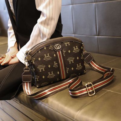 小亚天小包包2020新款时尚宽带小方包百搭斜挎包双层拉链简约单肩女包