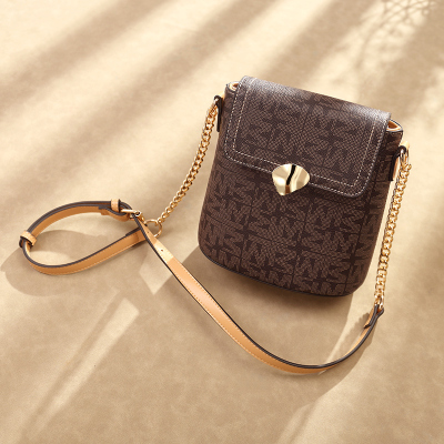 小亚天女包包2020新款潮夏天流行时尚百搭水桶包网红小链条单肩斜挎包咖啡色