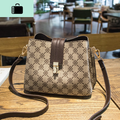 包包女2020春季新款小包包女百搭斜挎单肩包简约欧美时尚水桶包潮NEW LAKE 灰色女斜挎包