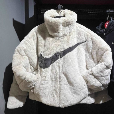 NIKE耐克外套运动休闲保暖仿毛皮立领女装夹克FN0461-104 D