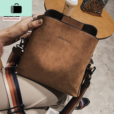 女包包2020新款水桶包时尚百搭宽肩带韩潮版斜跨单肩包网红NEW LAKE女士单肩包