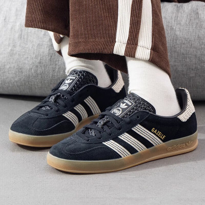 阿迪达斯(adidas)三叶草休闲鞋女鞋新款运动鞋GAZELLE复古防滑轻便板鞋JI2755 ZP