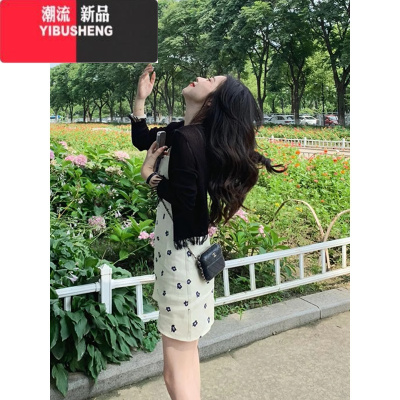 YIBUSHENG绝美碎花吊带连衣裙女季小个子修身短款裙子今年流行漂亮套装裙