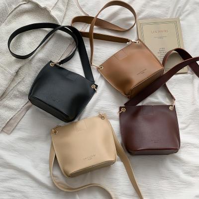 网红chic小包包女2020新款潮斜挎感洋气百搭ins学生水桶包女