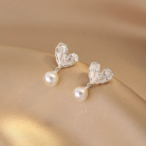s999足银爱心锆石珍珠耳钉女气质小众独特简约百搭耳饰批发送女友送女朋友老婆情人节七夕生日礼物 白金色贝珠