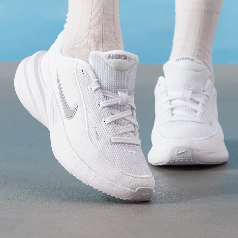 NIKE耐克女鞋新款运动鞋轻便透气慢跑鞋缓震耐磨休闲鞋IB2766-101 ZP