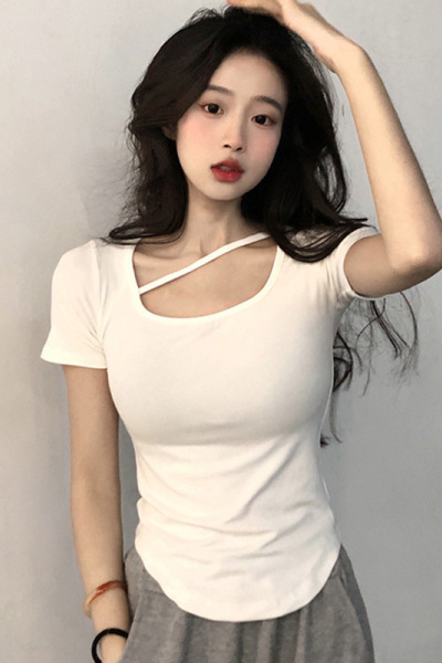 设计感纯色显瘦短袖T恤女夏装休闲打底衫U领上衣女装