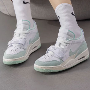 耐克(NIKE)女鞋新款运动鞋AIR JORDAN LEGACY 312复古板鞋篮球鞋FQ7827-102 ZP