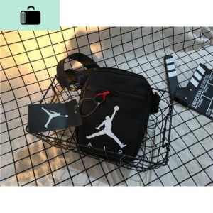 新斜挎包男潮牌运动单肩斜跨小背包夏季新款街头个性时尚嘻哈小包NEW LAKE