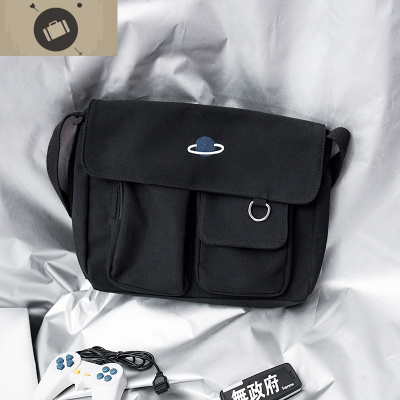 挎包男潮牌日系休闲帆布单肩包街头时尚运动嘻哈斜挎包ins潮小包艾狄伊娃斜挎包男