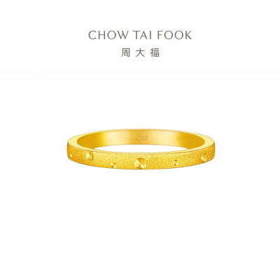  周大福 丝绒戒指 简约圆点足金黄金戒指女(工费:380计价)EOF1161