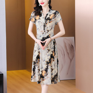 贵夫人真丝桑蚕丝连衣裙女2024夏季新款中年洋气妈妈高贵气质收