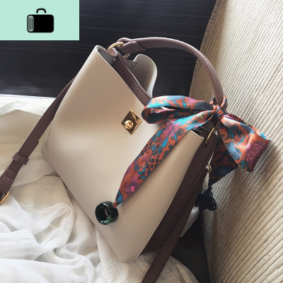 撞色水桶包女包2020新款高级感包包洋气大容量简约斜挎包单肩大包NEW LAKE女斜挎包