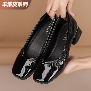 春秋季新款气质粗跟方头漆皮复古浅口鞋时尚四季软底妈妈女鞋