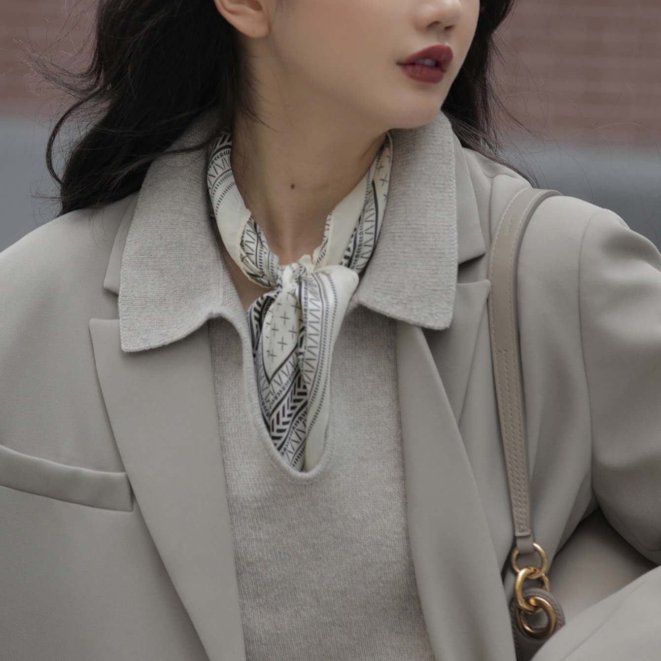 盛世尼曼搭西装丝巾小长条法式复古网红百搭春秋黑白色小方巾女领巾发