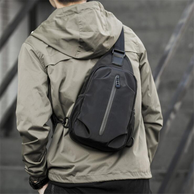 梵蒂加(VENTIGA)时尚男包2021新款MN-0620小胸包男简约潮牌单肩包斜挎包休闲运动包斜背包潮流邮差包男包黑色