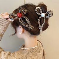 复古豹纹蝴蝶结珍珠抓夹大号鲨鱼夹发夹女2024新款高级感夹子发饰送女朋友老婆情人节七夕生日礼物