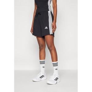 Adidas女款运动短裤舒适透气冰紫色时尚百搭运动休闲裤