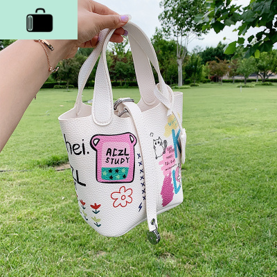 夏季上新小包包女包2020新款潮时尚网红涂鸦手提单肩斜挎包水桶包NEW LAKE女斜挎包
