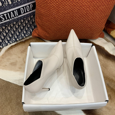 金三志2020秋冬季新款黑色加绒性感尖头显瘦细跟职业通勤高跟深口鞋子女休闲鞋