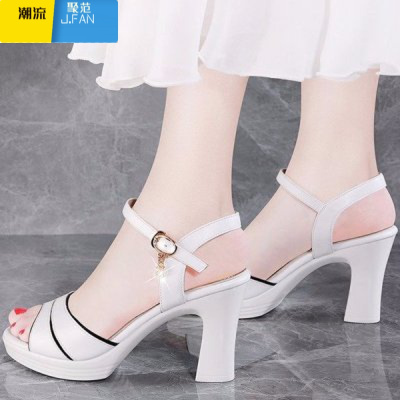聚范粗跟凉鞋2021夏季新款白色高跟女鞋时尚百搭一字扣带中跟鱼嘴鞋女