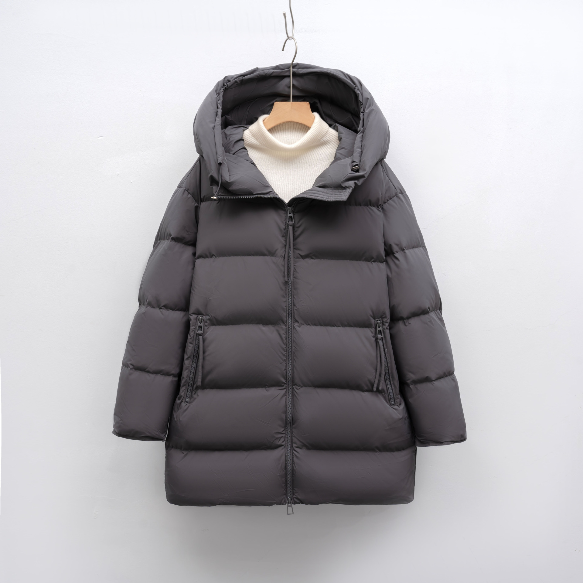 白鸭绒纯色简约连帽羽绒服女宽松新款冬中长款加厚外套潮