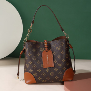 MKJF女士大容量包包女2023新款潮小众高级感水桶包时尚撞色斜跨单肩包小包