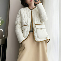羽绒服女款冬季2025新款高级感羽绒外套短款小香风平湖女冬季羽绒服