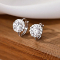 s925银针锆石耳扣女高级感小众设计耳圈2024新款轻奢气质耳饰送女朋友老婆情人节七夕生日礼物
