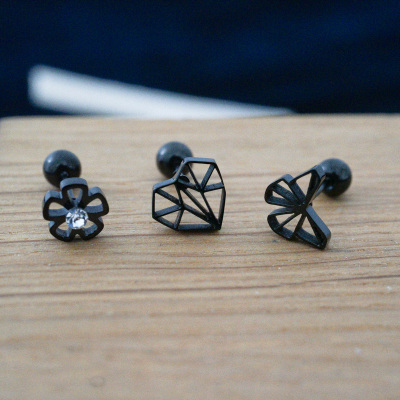 韩国进口个性黑色烤漆花朵爱心蝴蝶小钻旋转堵耳骨钉送女朋友老婆情人节七夕生日礼物