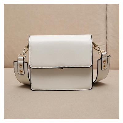 NEWLAKE包包女2020新款时尚白色风琴包宽肩带单肩斜挎复古小方包迷你女包女斜挎包