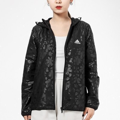 adidas阿迪达斯外套女装2021春季新款运动服连帽茄克梭织防风夹克GQ0616