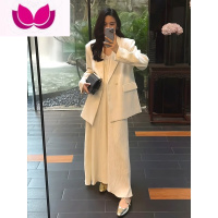 七斓2023早秋米白吊带连衣裙女设计独特高级感西装上衣绝美套