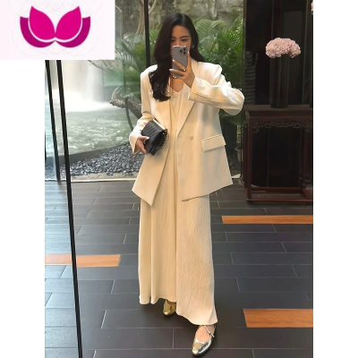 七斓2023早秋米白吊带连衣裙女设计独特高级感西装上衣绝美套
