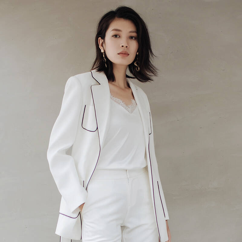 浅娜芬20春季新款睫毛V领蕾丝吊带背心短袖内搭打底衫女修身显瘦 黑色(现货)