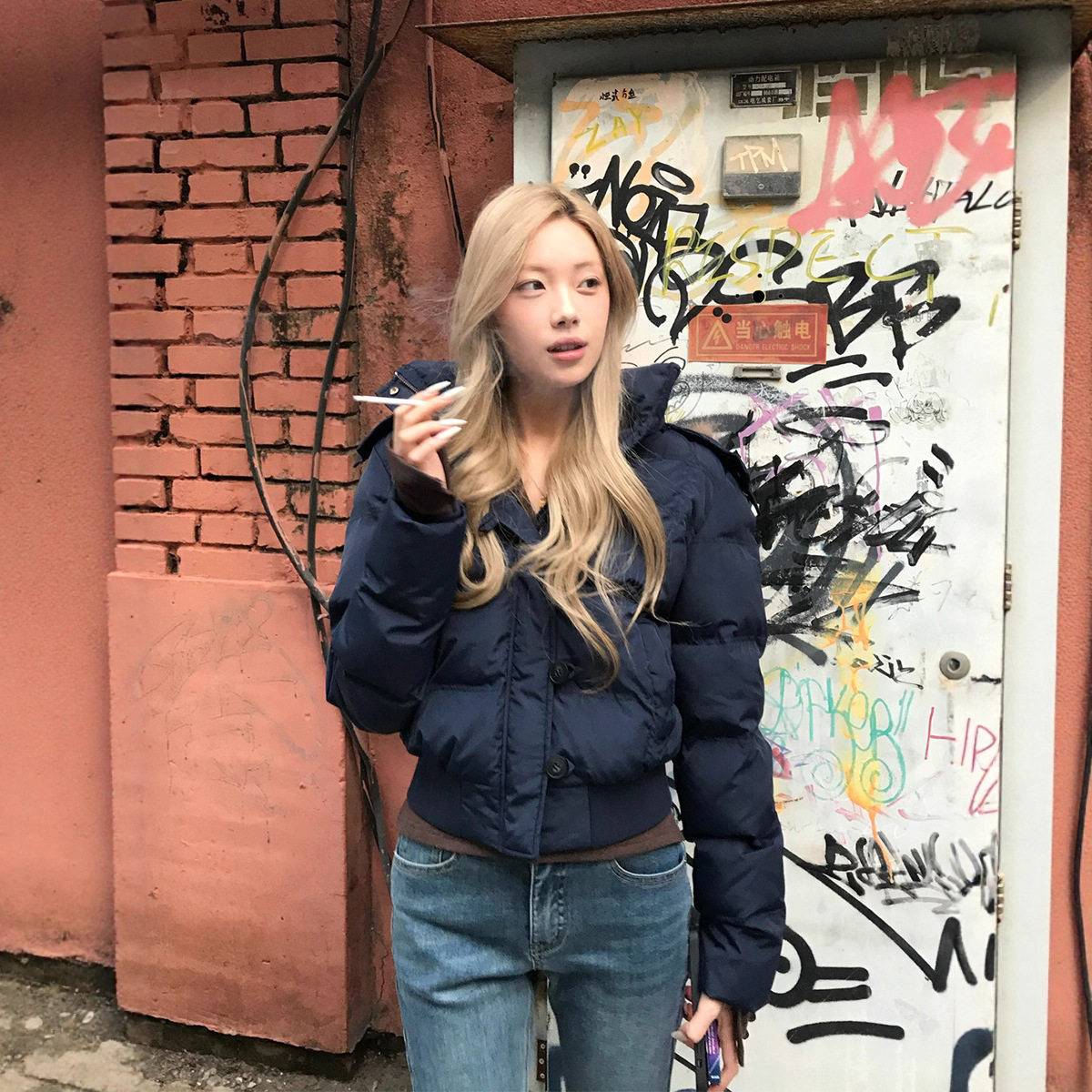 90绒2025秋冬藏青新款羽绒服女短款时尚洋气时髦高级感修身外套潮