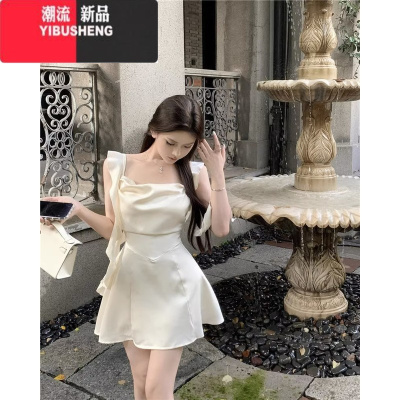 YIBUSHENG辣妹短裙方领缎面收腰连衣裙女季设计感法式吊带裙仙仙飘带裙子