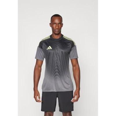 Adidas男士短袖运动T恤透气速干足球训练上衣时尚休闲款