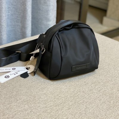 欧洲站女包2020新款时尚休闲百搭帆布胸包韩版网红斜挎包女单肩包黑色