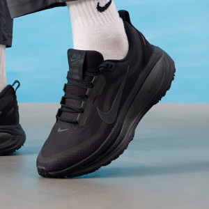 耐克(NIKE)男鞋新款运动鞋低帮轻便舒适健身训练缓震VOMERO 18跑步鞋IM6676-104 ZP