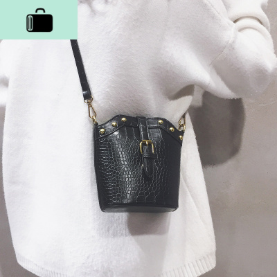 高级感洋气网红小包包女2020新款潮流行百搭斜挎包单肩时尚水桶包NEW LAKE女士单肩包