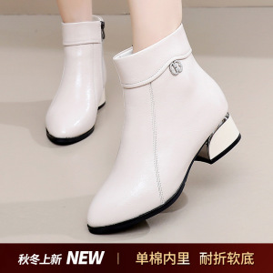 时装圆头小短靴秋冬新款简约英伦风气质短靴亮皮复古粗跟皮靴