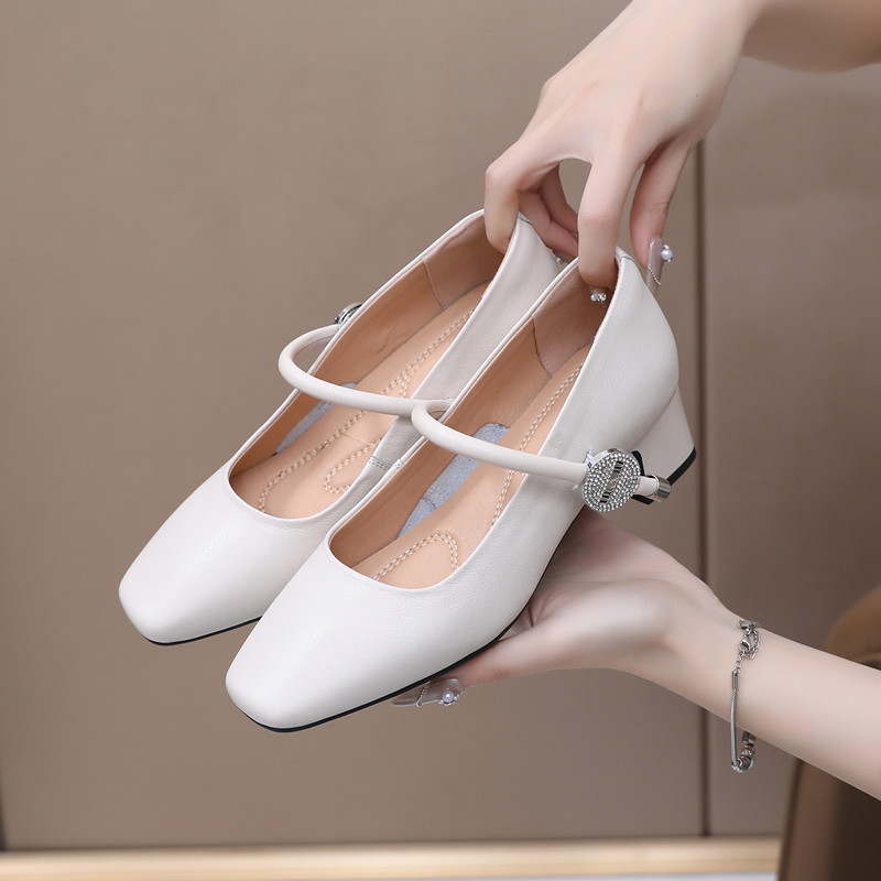 复古方头玛丽珍鞋女2025春夏季新款粗跟一字带单鞋真皮浅口小皮鞋