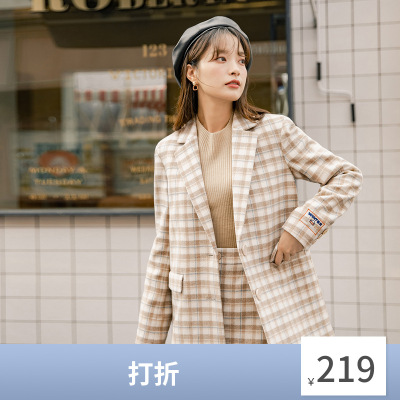 茵曼冬装新款翻驳领帅气复古文艺撞色格子袖口绣花长外套西装1804261-