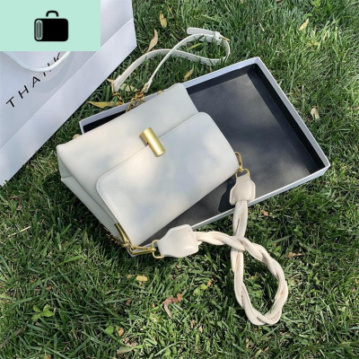 上新质感包包女2020新款潮韩版百搭ins斜挎小方包夏天单肩腋下包NEW LAKE女士单肩包