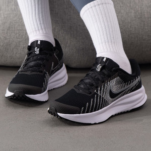耐克(NIKE)女鞋新款运动鞋健身训练瑜伽锻炼缓震耐磨轻便透气跑步鞋HM9593-002 ZP