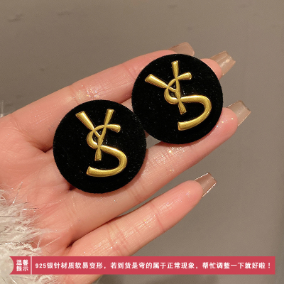 丝绒轻奢气质耳钉高级感秋冬耳环精致设计感小众独特个性高档耳饰送女朋友老婆情人节七夕生日礼物