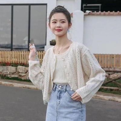 白色镂空开衫毛衣