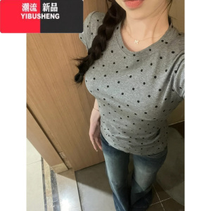 YIBUSHENG新款灰色波点正肩短袖t恤女季设计感小众法式修身短款紧身上衣