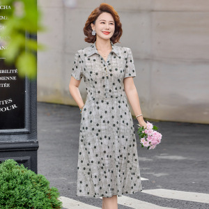 2026年时尚休闲夏装妈妈连衣裙女洋气衬衫领碎花中老年女裙长裙子